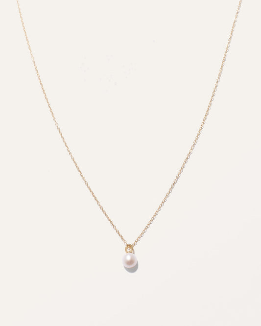 Dainty Pearl Pendant Necklace