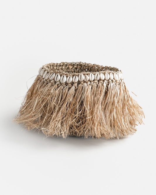 Raffia basket with shells