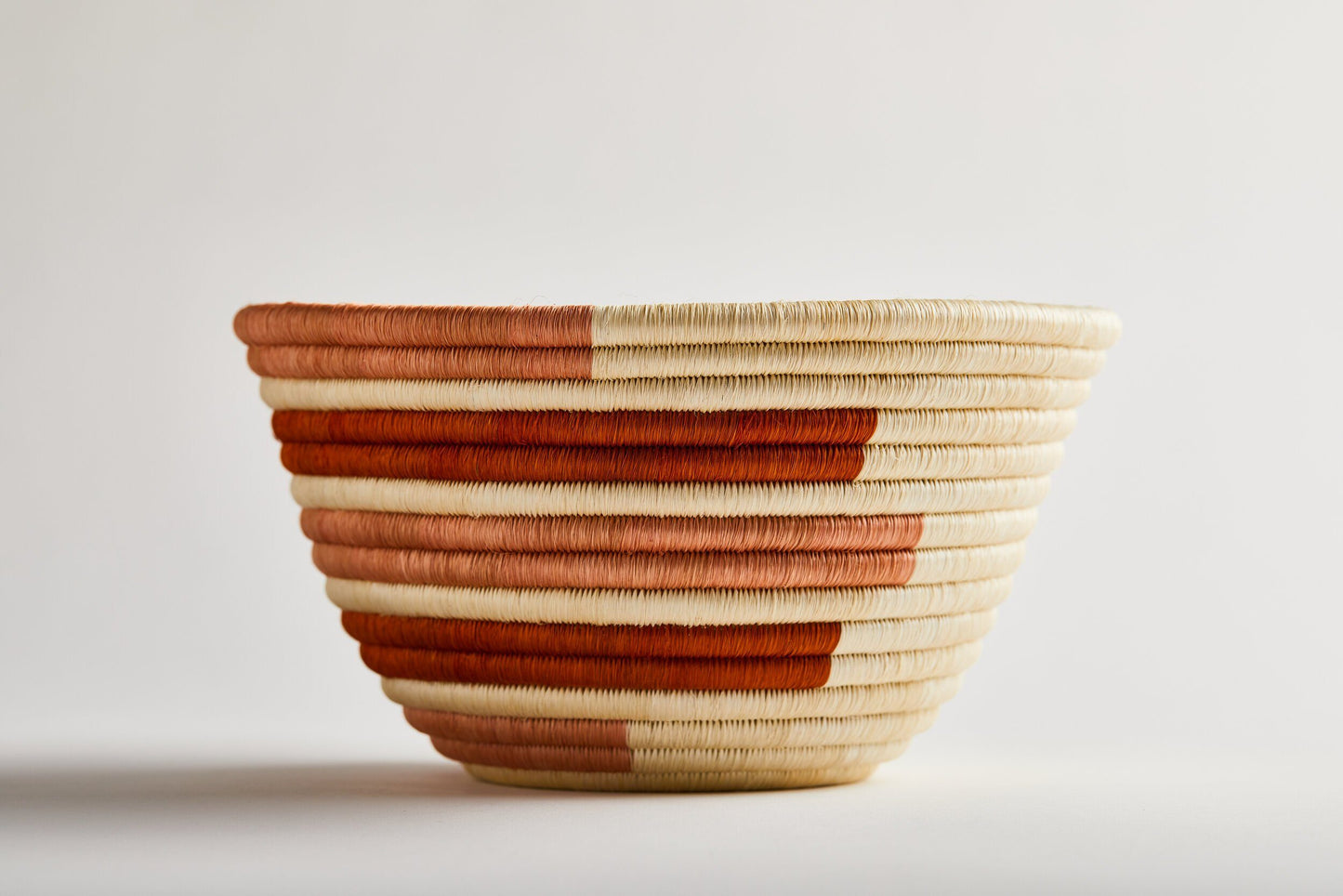 Zuahaza Boyacá Fruit Bowl Burgundy & Salmon Pink Zuahaza